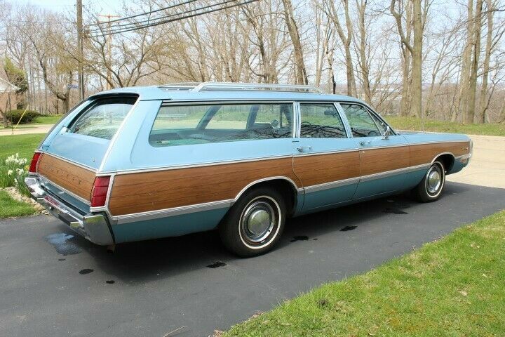 1969 Chrysler Town and Country 9 Passenger Station Wagon