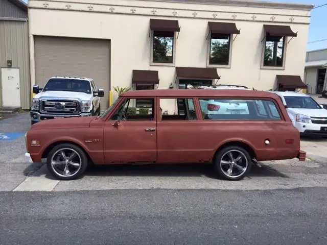 1972 Three Door Suburban Classic Chevrolet Suburban 1972