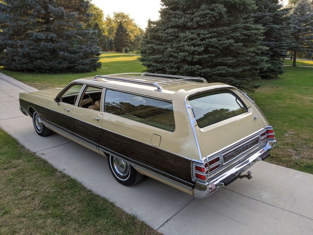 1973 Chrysler Town & Country Wagon Brown RWD Automatic