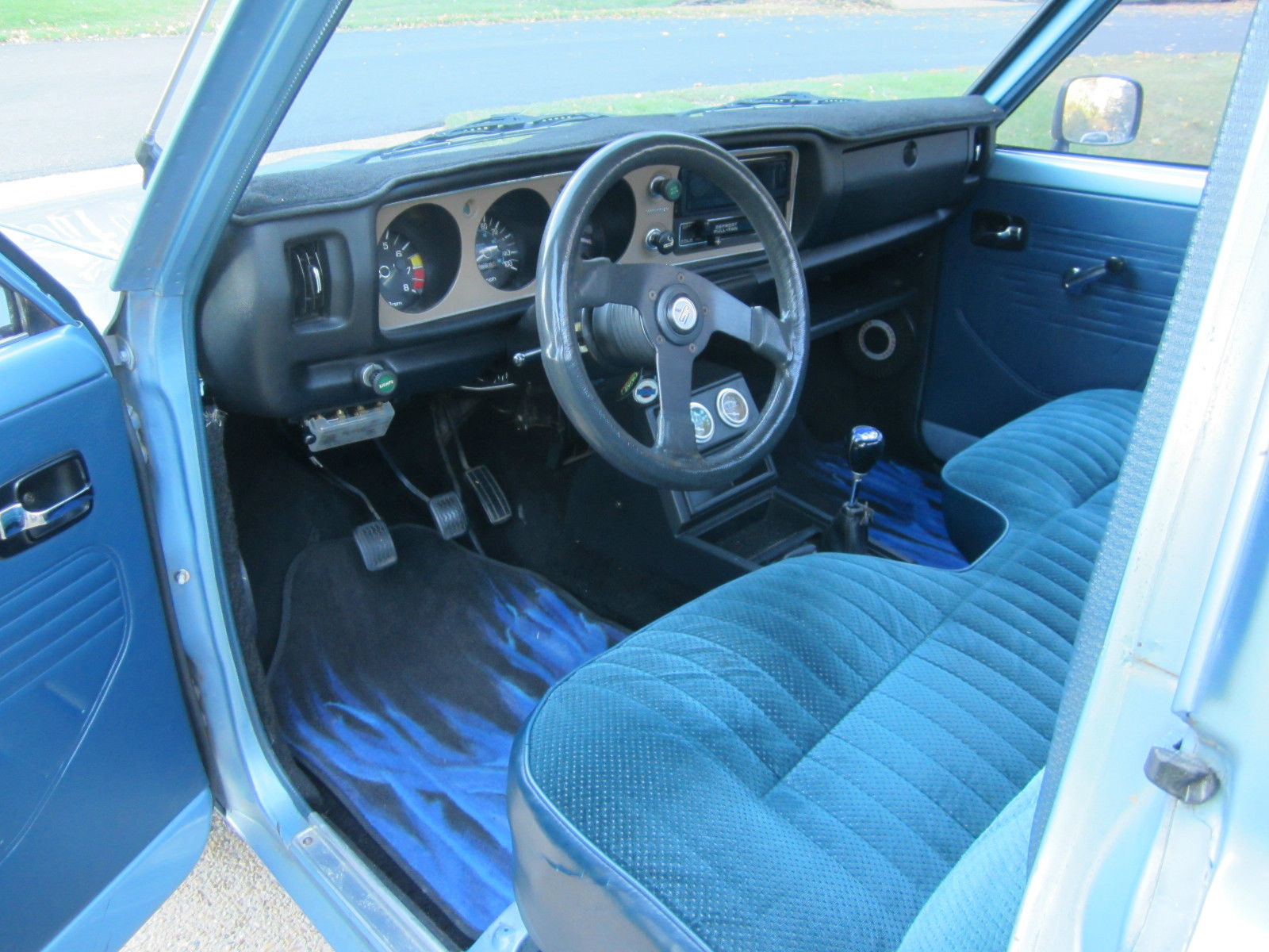 datsun 620 interior