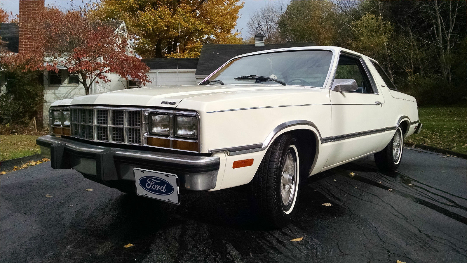 1981 Ford Fairmont Futura sport coupe *super clean/bucket seats/all