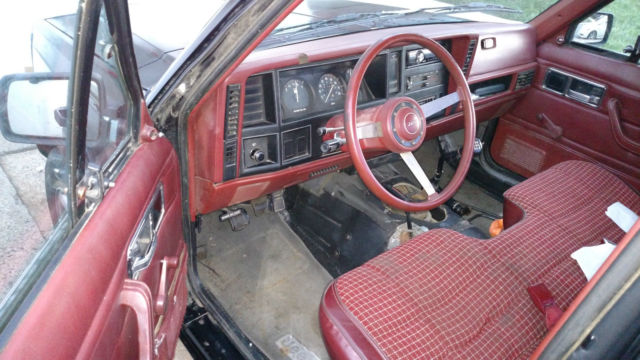 1986 Jeep Comanche 2 5 4x4 5 Speed Black Burgundy Interior