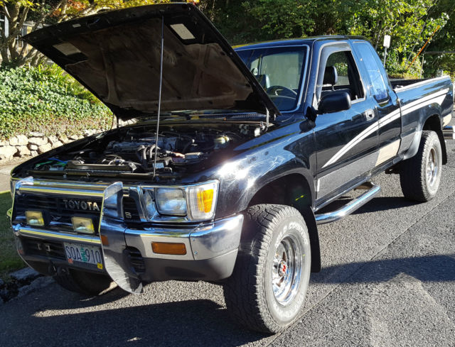 1990 Toyota Pickup DLX Extended Cab Pickup 2-Door 3.0L - Classic Toyota
