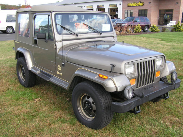 1991 Jeep Wrangler Sahara garage kept same owner last 24
