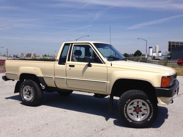 Exceptional 1986 Toyota Pickup 4x4 - Classic Toyota SR5 Pickup Ext. Cab ...