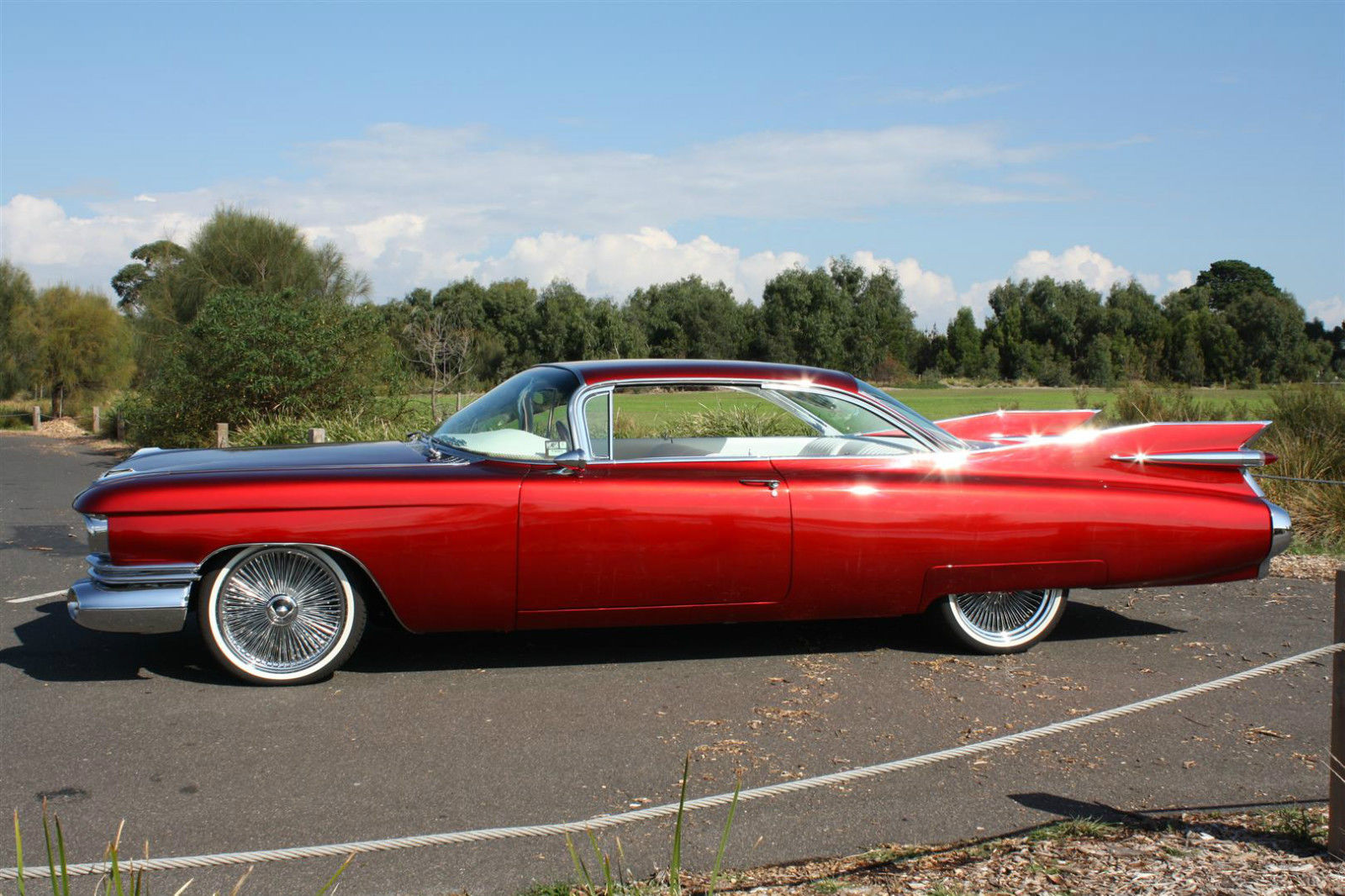 Американские машины 60. Cadillac Deville 1959 купе. Кадиллак купе Девиль 60. Кадиллак Девиль 50х. Cadillac Deville 1959 сбоку.