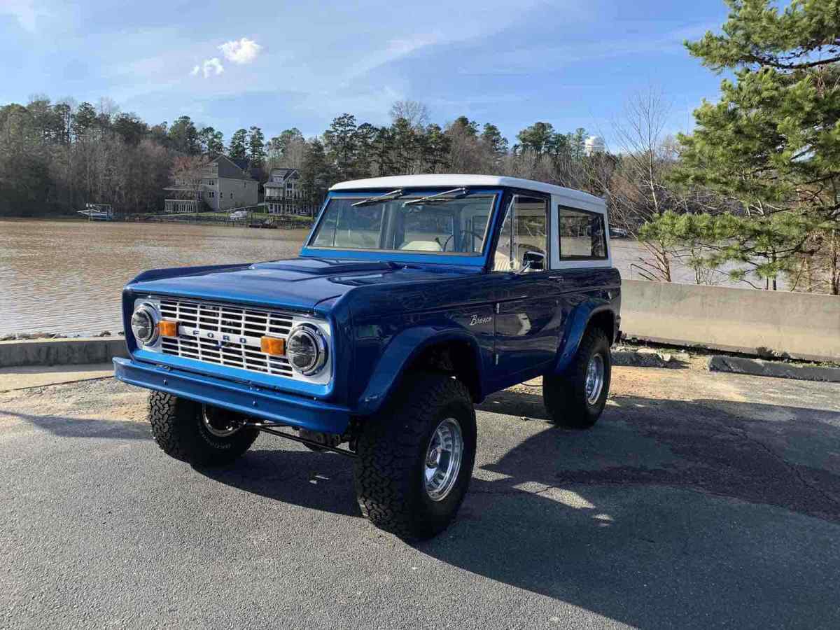 1974 Ford Bronco Blue 4WD Automatic Explorer - Classic Ford Bronco 1974 ...