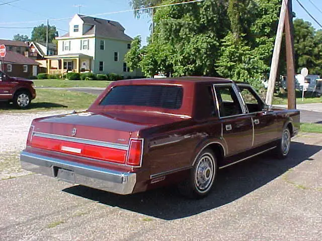 Lincoln Town car 1985