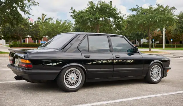 BMW e28 Black