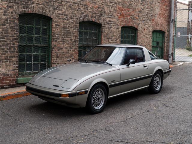 A great original second generation RX-7 having been extremely well-kept ...