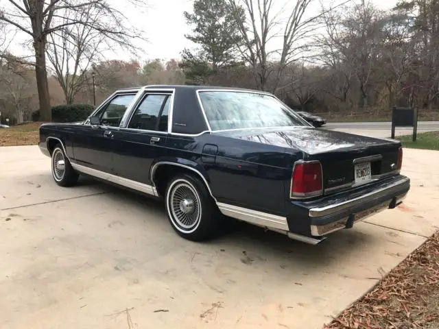 Great - Classic Ford Crown Victoria 1988 for sale