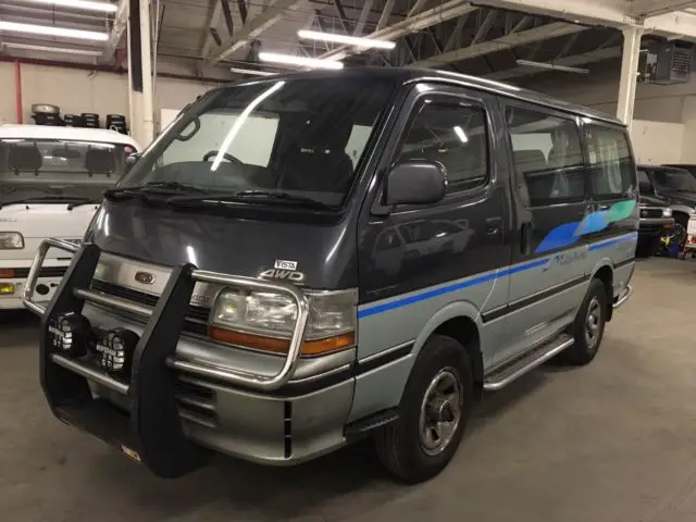 Хайс в приморском крае. Toyota Hiace 4wd. Тойота Hiace 4. Тойота Hiace super Custom 4 WD. Toyota Hiace 2022 4x4.